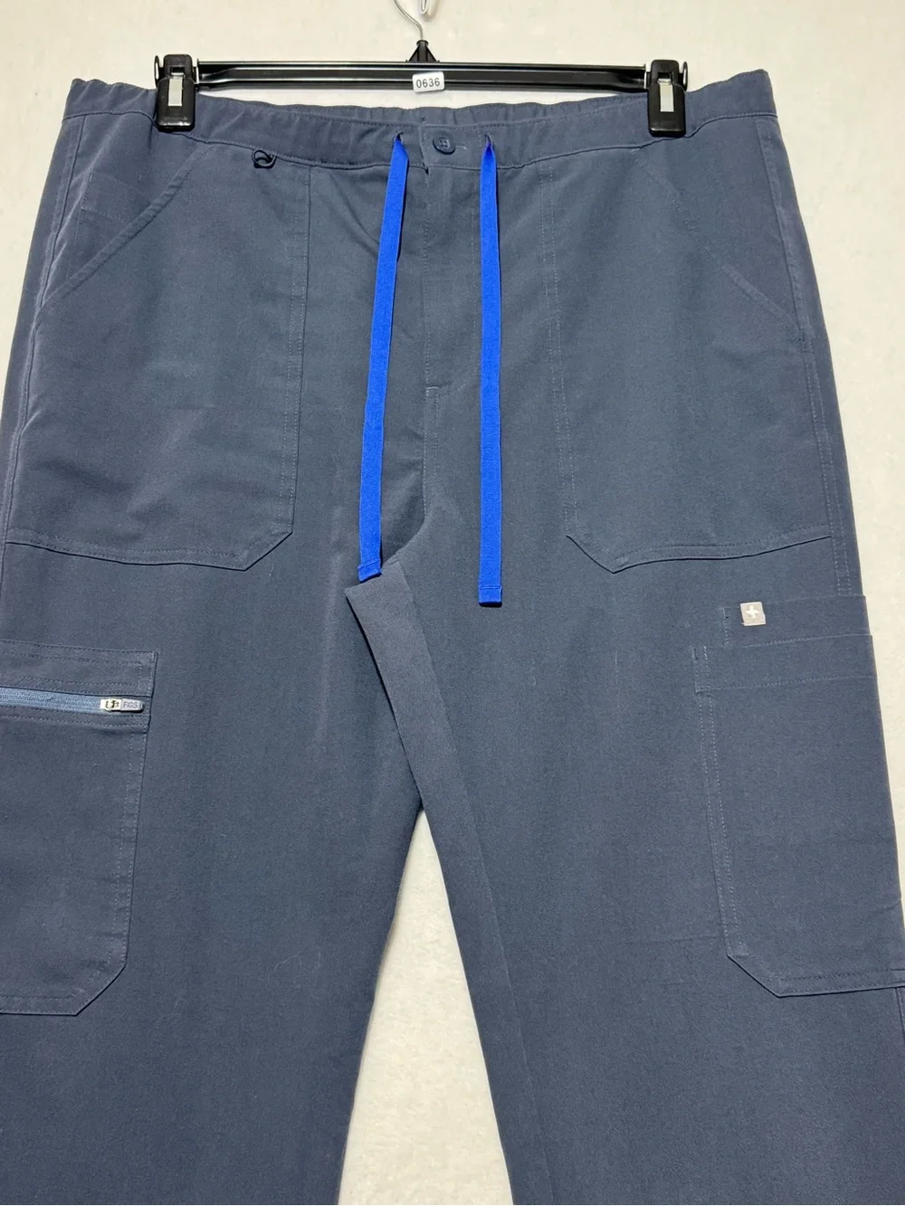 FIGS Technical Collection Men's Cairo Cargo Scrub Pants Gray Size Large